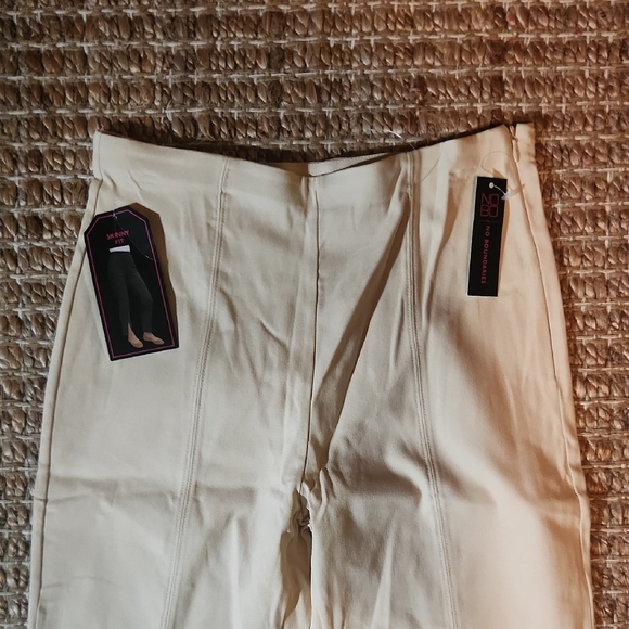 Cream Skinny Pants with Tailored Fit - Picture 6 of 6